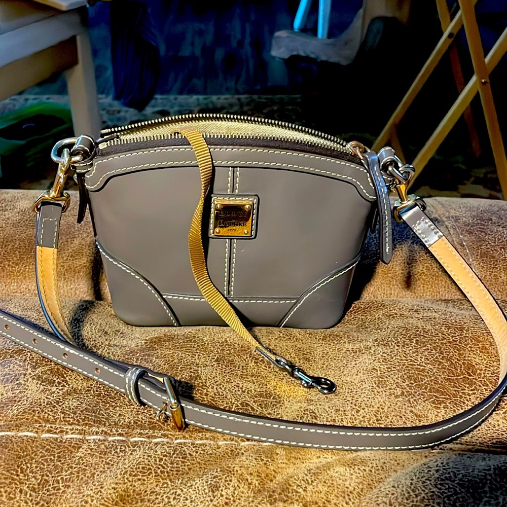 DOONEY & BOURK 1975. Gray shoulder bag.